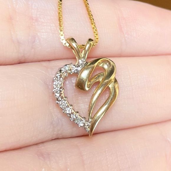 Jewelry - 10k diamond paved heart swirl filigree solid yellow gold dainty pendant
